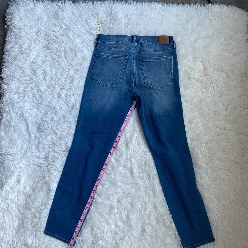 Aero Distressed High Rise Curvy Jegging.  Size 8S. - Picture 5 of 7